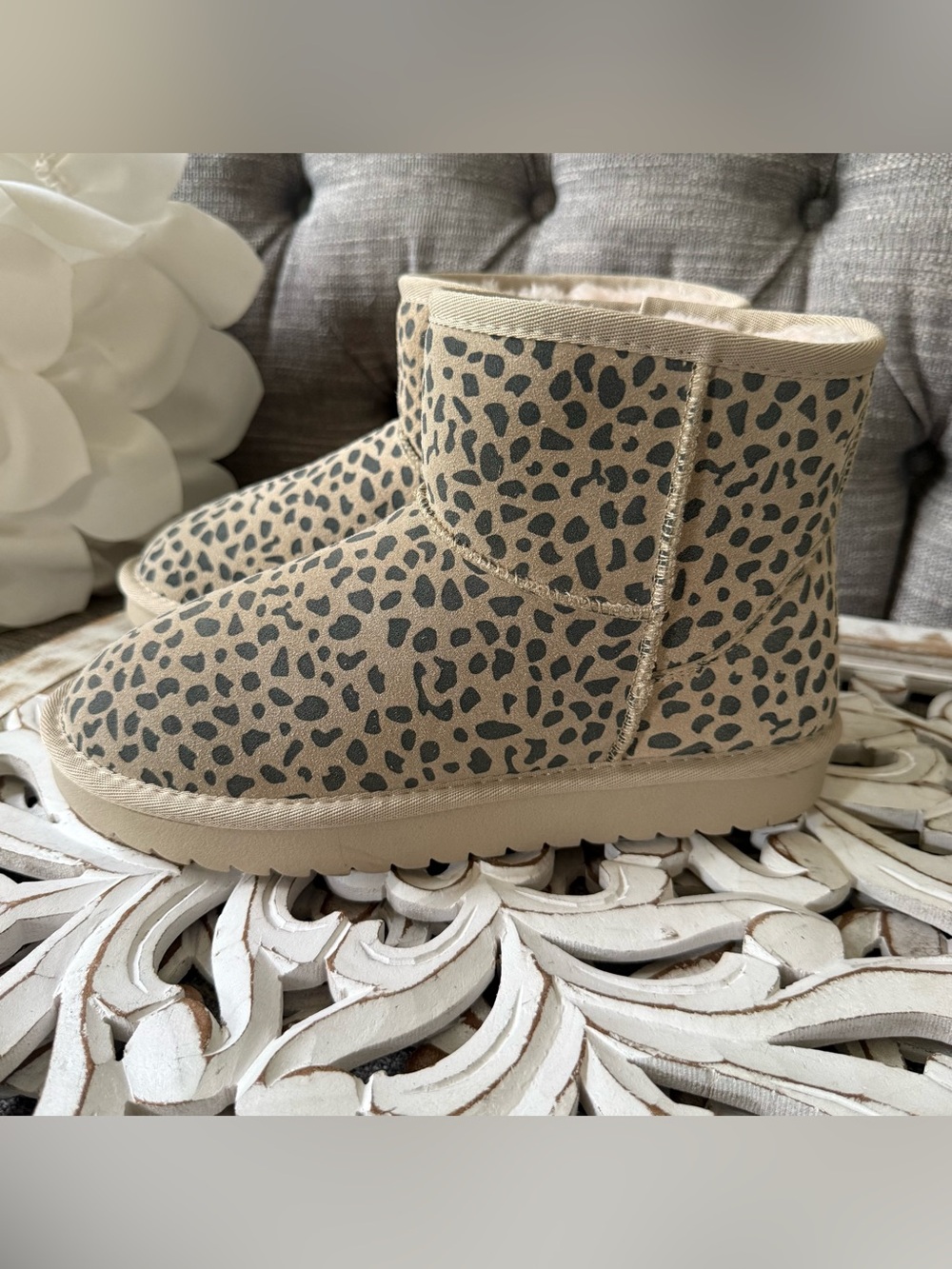Cushionaire Leopard Print Tan Cozy Boots Women’s 9 NEW
